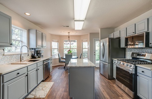 Crownridge of Texas Casa | Stunning View at the Rim! Gated and CLEAN! 6 Flags, La Cantera, Top Golf <1mi
