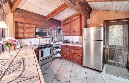 Los Gatos Casa | Stunning View, Large Living Room, King bed, 45 acre Redwood Retreat