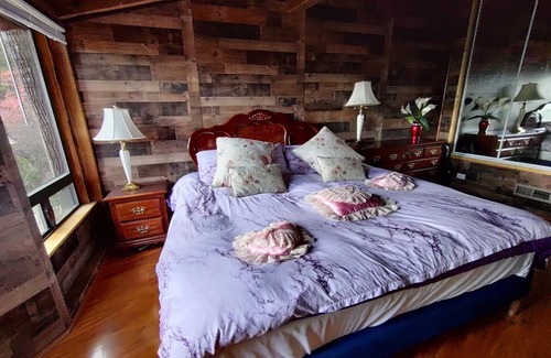 Los Gatos Casa | Stunning View, Large Living Room, King bed, 45 acre Redwood Retreat