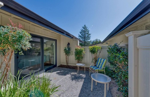 Napa Condominio | Stunning View Silverado 2 BD Condo on Golf Course w/ Pool