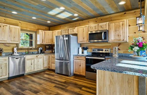 Sevierville Casa | Mountain Views | Heated | Pool Hot Tub | Luxurious Share Saved