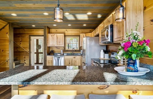 Sevierville Casa | Mountain Views | Heated | Pool Hot Tub | Luxurious Share Saved