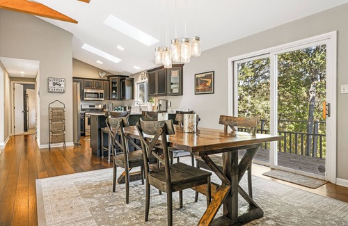 Leicester Casa | Stunning Views + Arcade Games | Serene Retreat | Cabin in the Sky by AvantStay