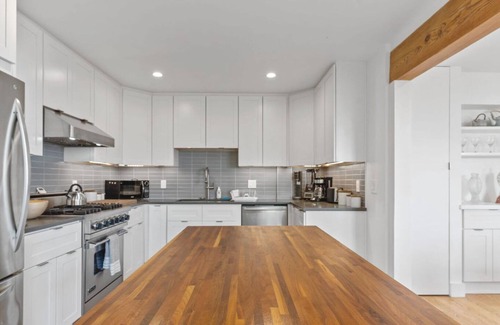 Brisbane Casa | Stunning Views by the Bay 2BR