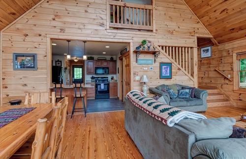 Wolf Laurel Cabina | Stunning Views Game Room~4300'~Sleeps 12~Hot Tub~Firepit Table~Hatley Pointe Ski