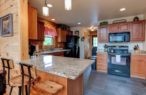Wolf Laurel Cabina | Stunning Views Game Room~4300'~Sleeps 12~Hot Tub~Firepit Table~Hatley Pointe Ski