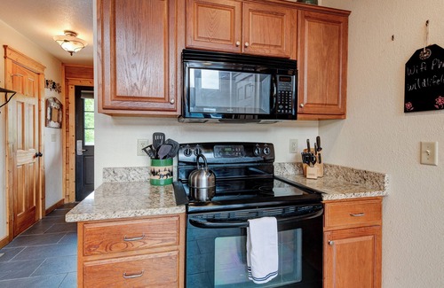 Wolf Laurel Cabina | Stunning Views Game Room~4300'~Sleeps 12~Hot Tub~Firepit Table~Hatley Pointe Ski
