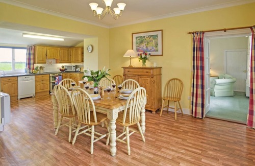 Belford Cabaña | Stunning views over open farmland with sheep outside your window