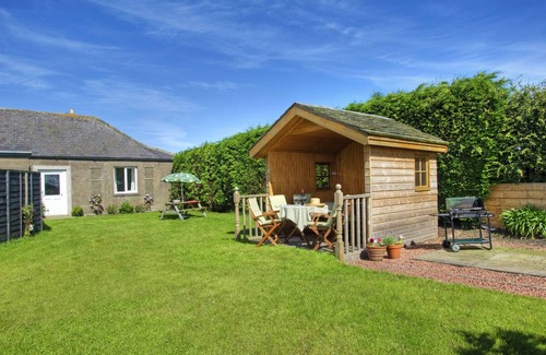 Belford Cabaña | Stunning views over open farmland with sheep outside your window