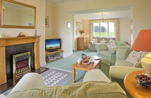 Belford Cabaña | Stunning views over open farmland with sheep outside your window