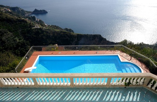San Michele Villa | Lovely 6 Bdrm Sleeps 10, Pool, Gardens, Amazing Views ubicación ideal, tiendas cerca