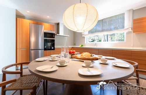 Olivella Villa | Impresionante Villa Angeles con piscina privada y aire acondicionado en una zona tranquila cerca de Sitges