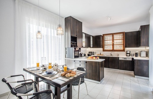 Kounoupidiana Villa | Stunning villa close to the town and the beaches!