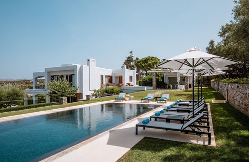 Kounoupidiana Villa | Stunning villa close to the town and the beaches!