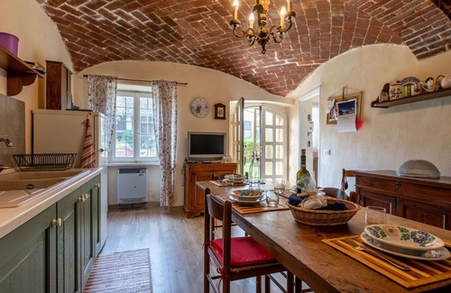 Alfiano Natta Casa | Estupenda casa de vacaciones para 7 personas con WIFI, balcón, mascotas permitida y aparcamiento