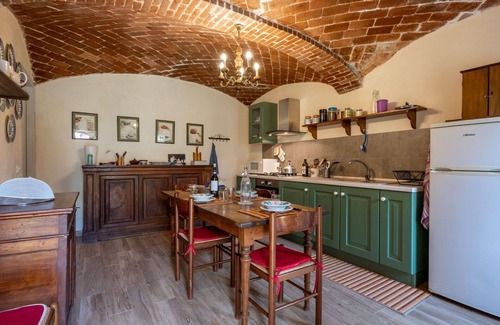 Alfiano Natta Casa | Estupenda casa de vacaciones para 7 personas con WIFI, balcón, mascotas permitida y aparcamiento