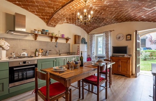 Alfiano Natta Casa | Estupenda casa de vacaciones para 7 personas con WIFI, balcón, mascotas permitida y aparcamiento