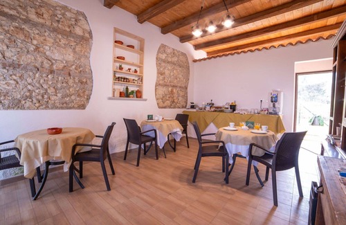Zambrone Villa | Preciosa casa de vacaciones con WIFI, TV, patio, vista panorámica y aparcamiento