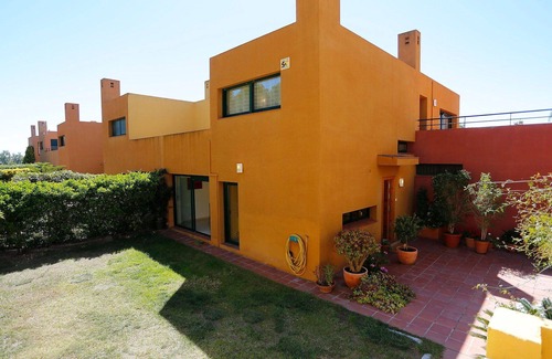 Tamarit Casa | Estupenda casa de vacaciones para 6 personas con piscina, WIFI, A/C, TV, terraza y aparcamiento