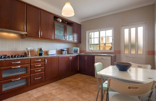 Pera Casa | Estupenda casa de vacaciones con A/C, WIFI, piscina privada, TV, terraza y aparcamiento