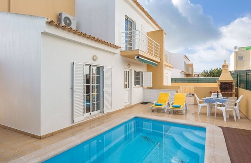 Pera Casa | Estupenda casa de vacaciones con A/C, WIFI, piscina privada, TV, terraza y aparcamiento