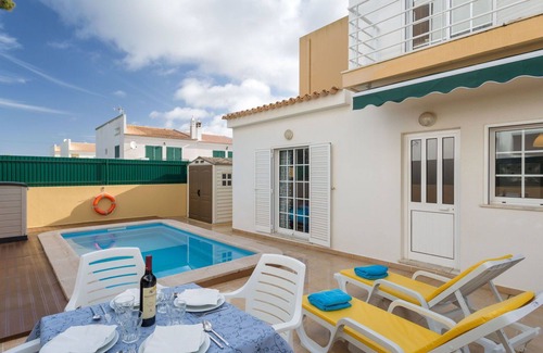 Pera Casa | Estupenda casa de vacaciones con A/C, WIFI, piscina privada, TV, terraza y aparcamiento
