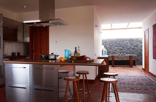 Pajara Apartamento | Casa San Luis: Elegante retiro con piscina climatizada y vistas al mar