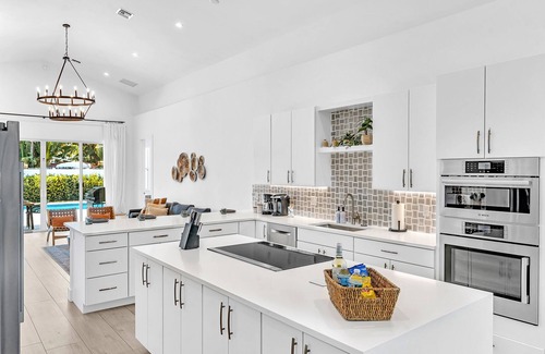 Poinsettia Heights Casa | Stunning Villa near Las Olas Beach Heated Pool