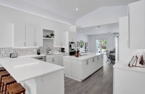 Poinsettia Heights Casa | Stunning Villa near Las Olas Beach Heated Pool