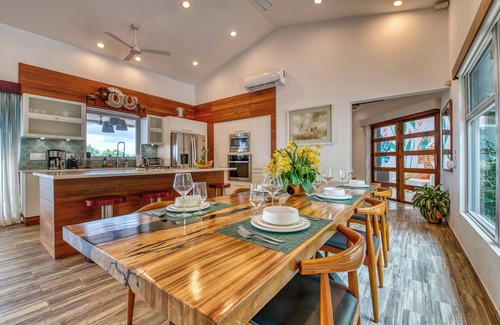 Villarreal Casa | Stunning Villa w/ Infinity Pool, Hot Tub, Entertainment Rooms & Beach Club Access