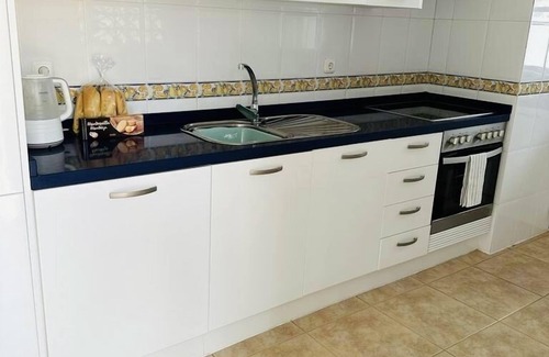 Caleta de Fuste Villa | Impresionante villa con bañera de hidromasaje, a 10 minutos a pie de la playa, con piscina comunitaria.