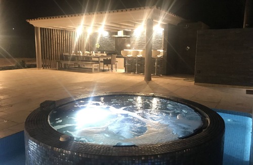 Vale Covo Villa | Impresionante villa con piscina infinita privada, bañera de hidromasaje y pozo de fuego
