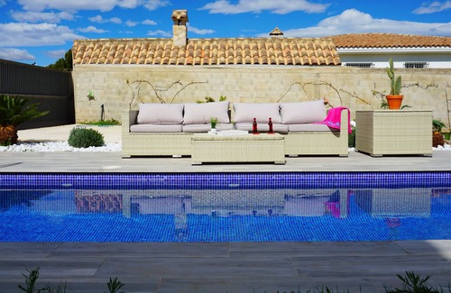 Vinaros Villa | Villa independiente con piscina privada para 6 personas con A/C y Wi-Fi