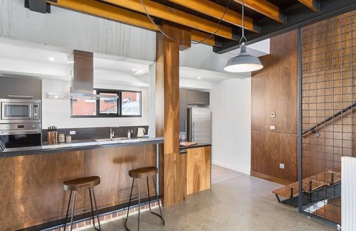 Hobart Central Business District Apartamento | Stunning Warehouse Pad Moments from the Waterfront