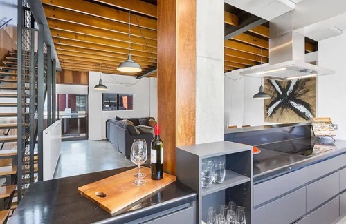 Hobart Central Business District Apartamento | Stunning Warehouse Pad Moments from the Waterfront