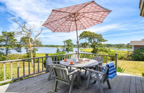 West Chatham Casa | Stunning Water Views 2 Decks By Beach