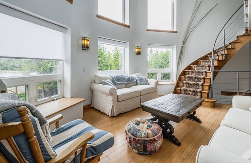 Stokes Bay Cabaña | Stunning waterfront w/ spa + dog run