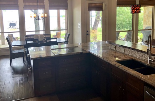 Azle Casa | IMPRESIONANTE Retiro frente al mar en Eagle Mountain Lake