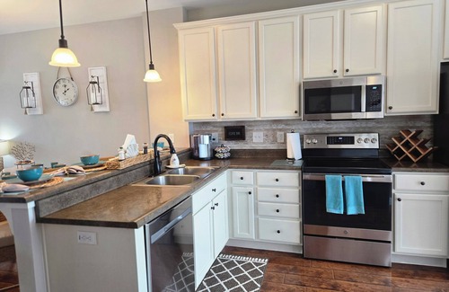 Ottawa Casa | Stunning Waterfront Rooftop in Heritage Harbor Sleeps 10-11!