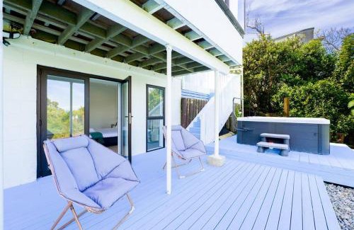 Bucklands Beach Casa | Stunning Waterfront Villa in Bucklands Beach