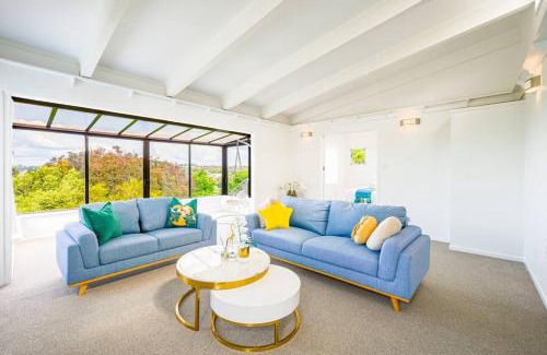 Bucklands Beach Casa | Stunning Waterfront Villa in Bucklands Beach
