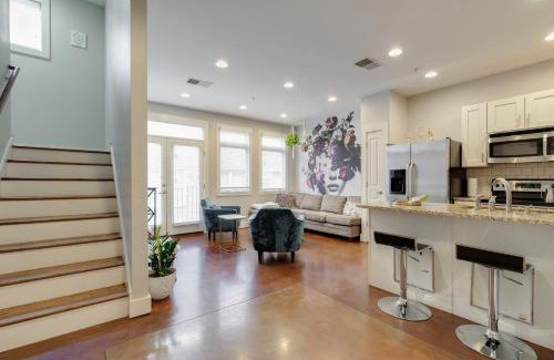 West End Casa | Stunning West end Condo - close to everything Nashville has to offer!