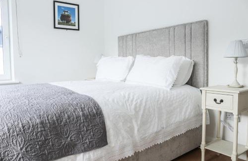 Westport Casa | Stunning Westport Cottage - Sleeps 6