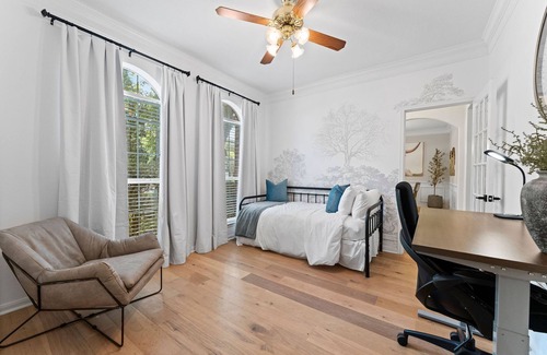 The Woodlands Casa | Stunning Woodlands Hideaway Home W/ Pool Close to Shopping/Restaurants!