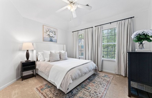 The Woodlands Casa | Stunning Woodlands Hideaway Home W/ Pool Close to Shopping/Restaurants!