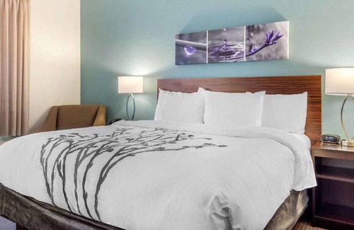 Newnan Casa | Stunningly Appointed Room with Home Comforts!