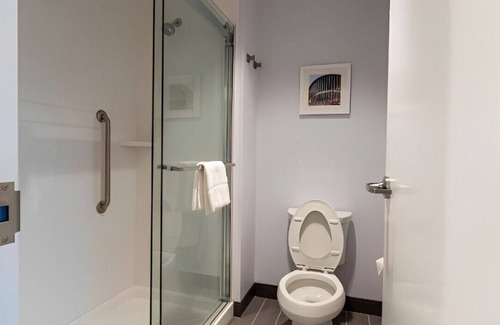 Raleigh Casa | Stunningly Furnished Suite w/ Best Amenities