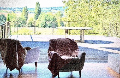Verteillac Casa | Stunningly stylish family venue with huge Iiving space, pool & outdoor kitchen