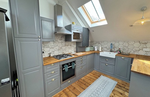 Clapton Apartamento | Stunningly Vibrant 1BD Flat, Lower Clapton