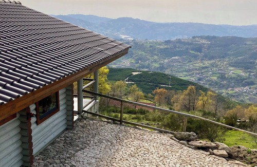 Molares Cabina | Sturdy solid wood cottage with panoramic mountain views